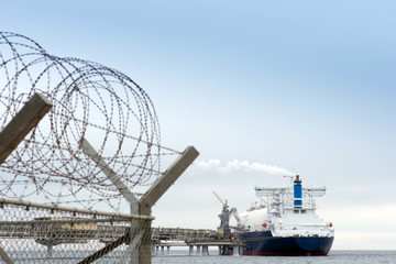 Liquefied natural gas tanker