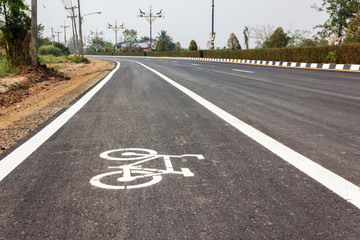 Obraz premium Bicycle sign on bike lane at new paved road