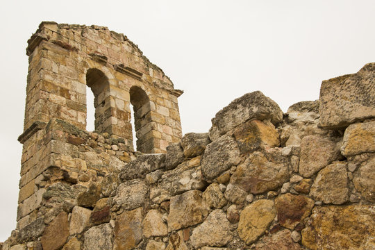 campanario abandonado