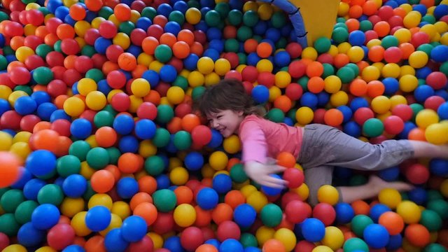 piscine a balles(slow motion)
