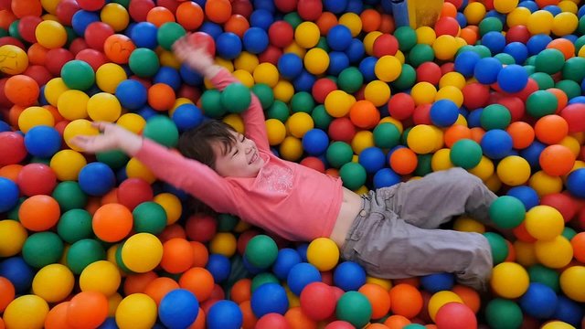 piscine a balles(slow motion)