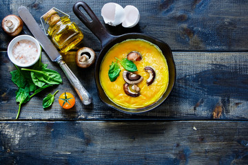 Egg omelette with mushrooms