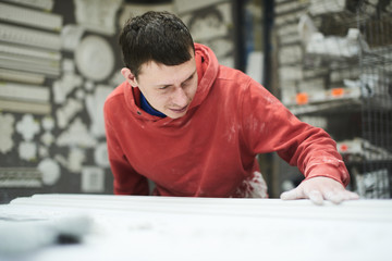 The wizard verifies that the product is handmade from plaster