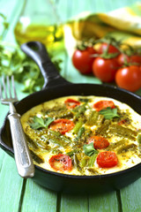 Omelet with tomatoes and asparagus bean.