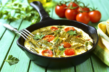 Omelet with tomatoes and asparagus bean.