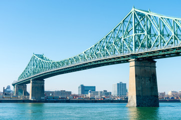 Fototapeta na wymiar Jacques-Cartier Bridge in Montreal