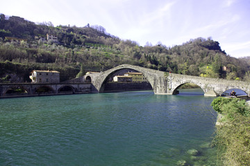 Fototapeta na wymiar Magdalene bridge (also named Devil's Bridge) over Serchio river