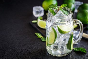 Drink with lime, mint and ice
