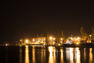 Fototapeta na wymiar night view of the industrial port