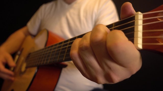 Very bad guitar player