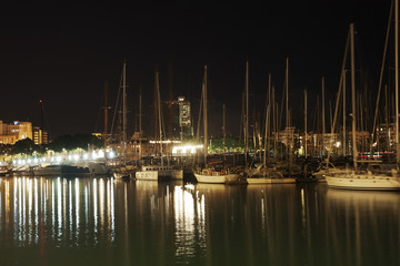 Fototapeta na wymiar night port and yachts