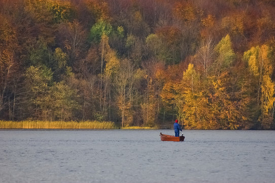 FISHING - WĘDKOWANIE I PEJZAŻ JESIENNY NAD JEZIOREM