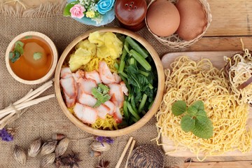 Egg noodles with pork and dumpling in soup.