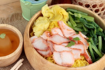 Egg noodles with pork and dumpling in soup.