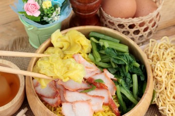 Egg noodles with pork and dumpling in soup.