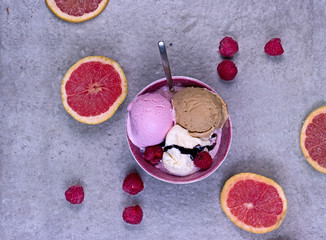 Strawberry vanilla ice cream