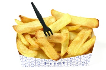 dicke niederländische Pommes Frites in einem Papptray