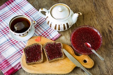 Raspberry jam and blak bread