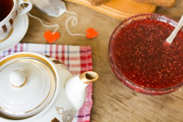 Raspberry jam and blak bread