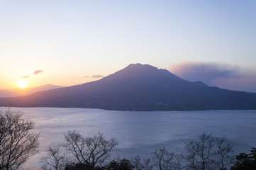 桜島の夜明け