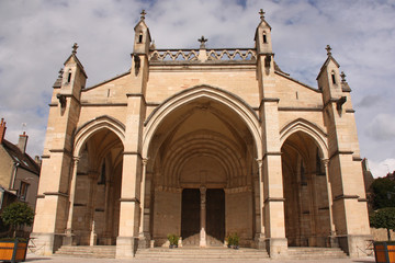 Fototapeta na wymiar Beaune, portail de la basilique Notre-Dame, France