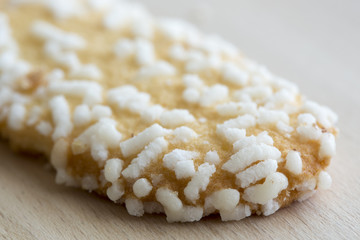 Biscotti al burro con grani di zucchero