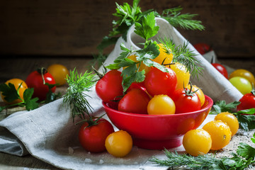 Mix red and yellow cherry tomatoes, parsley and dill in red bowl
