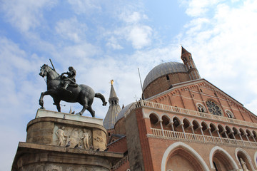 Fototapeta na wymiar Basilica di Sant'Antonio - Padova