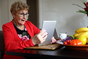 discovery/ elderly woman trying to figure out how her computer works