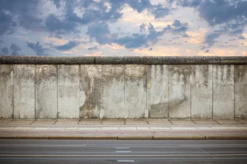 Foto op Canvas Berlijnse Muur in de avond © pixelklex