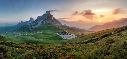 Natuur bergpanorama in de Dolomieten Alpen, Italië.