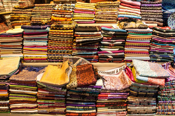 Los pañuelos del gran bazar
