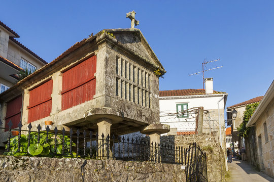 Narrow street in Combarro