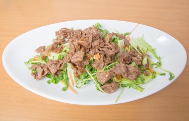 牛肉サラダ