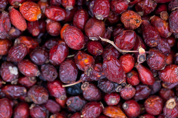 berries dried rosehips
