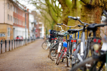 Fototapeta na wymiar Old bikes parked by a sidewalk