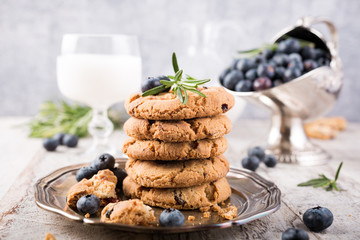 Chocolate chip and blueberries cookies  - obrazy, fototapety, plakaty