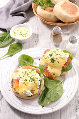 egg benedict with salmon