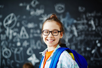 Schoolgirl in eyeglasses - obrazy, fototapety, plakaty