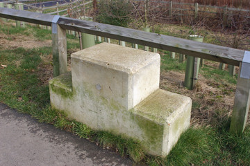 Horse mounting block