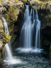 Wasserfall. Fliessendes Wasser