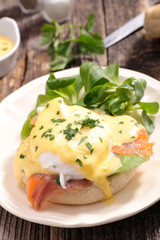 egg benedict with smoked salmon