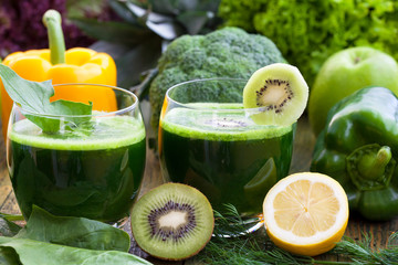  Loosing weight with detoxing green smoothies