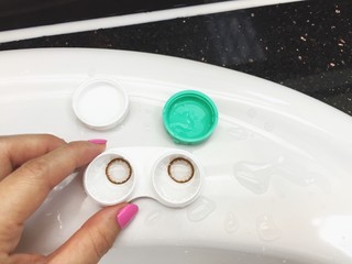 changed eyes color by color contact lens