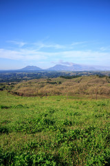 くじゅう高原から見る阿蘇山