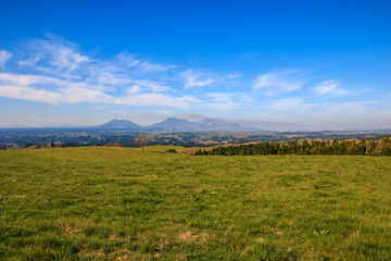 くじゅう高原から見る阿蘇山