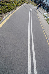 mark the dividing line on the bike path