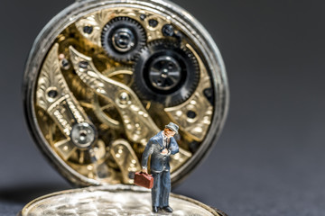 Kleinem Mann läuft die Zeit davon