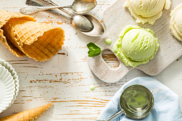 Pistacio and vanilla ice cream