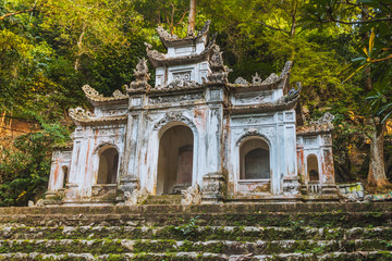 Fototapeta na wymiar Perfume Pagoda Vietnam